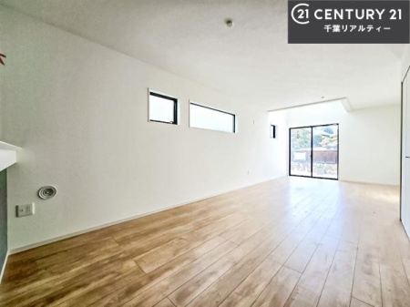 ���r���O �D�����z���܂肪���r���O����ł���ċ��S�n�̗ǂ���Ԃ����o���Ă���܂��I
���났�̎��Ԃ��߂����܂��I