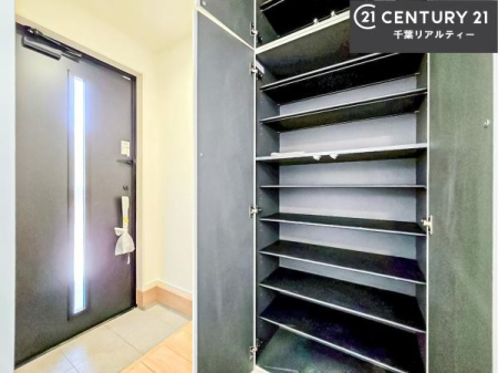 ���� �V���[�Y�{�b�N�X�t���B���ւ��Еt�����|�������₷���ł��I
�X�b�L���������ւŌ˂��J�����u�ԁA�������̂���S�n������Ԃ��o�}���Ă���܂��B