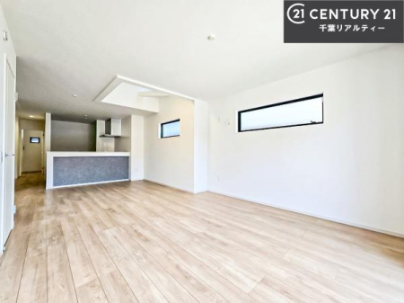 ���r���O �S�n�ǂ����r���O�͉Ƒ������R�ƏW�܂�܂��B�Ƒ��c�R�̎��Ԃ����������ł��B���Ƒ��ƁA����w�[���������Ԃ��߂��������ł��ˁB