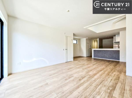 ���r���O �D�����z���܂肪���r���O����ł���ċ��S�n�̗ǂ���Ԃ����o���Ă���܂��I
���났�̎��Ԃ��߂����܂��I