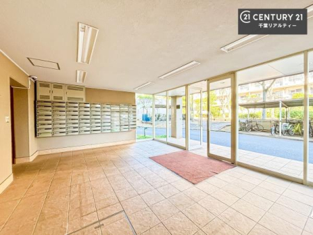 �G���g�����X �z������̗ǂ��G���g�����X�́A���Ƒ��₨�q�l���������}���Ă���܂��B
�����̕�炵�ɐS�n�悳�������炵�Ă�����Ԃł��B