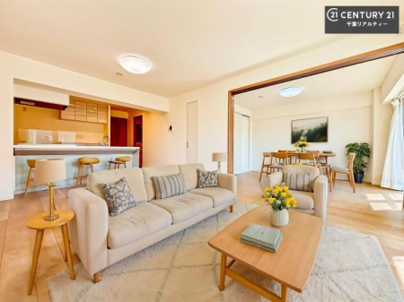 ���r���O �Ƌ��CG�p�[�X�ł��B�S�n�ǂ����r���O�͉Ƒ������R�ƏW�܂�܂��B�Ƒ��c�R�̎��Ԃ����������ł��B���Ƒ��ƁA����w�[���������Ԃ��߂��������ł��ˁB