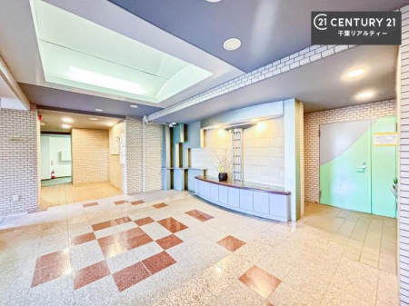 �G���g�����X �z������̗ǂ��G���g�����X�́A���Ƒ��₨�q�l���������}���Ă���܂��B
�����̕�炵�ɐS�n�悳�������炵�Ă�����Ԃł��B