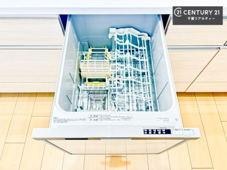 �L�b�`�� �H��@�t���̃L�b�`���ł��I�Z���������r��h�~�Ƃ��đ�ϊ��􂷂�֗��Ȏd�l�ł��I�r���g�C���Ȃ̂ŃL�b�`���̏ꏊ����炸�����X�y�[�X���L���g�����Ƃ��o���܂��I