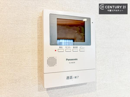 ���̑����� TV���j�^�[�t���C���^�[�z��������A�K��҂��f���Ŋm�F���Ă���Ή��ł��邽�߁A�h�Ɩʂ����S�ł��B���q�l�̂�����Ԏ��ɂ��S�����A���Ƒ��̈��S�E���S�ȕ�炵���T�|�[�g���܂��B