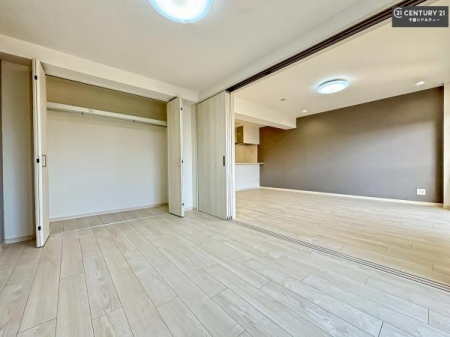 �q������ ������̗m���̓��r���O�Ɨאڂ��Ă���̂Ŏq�������҂�����I���q�l�̗l�q�������Ĉ��S�ł��I