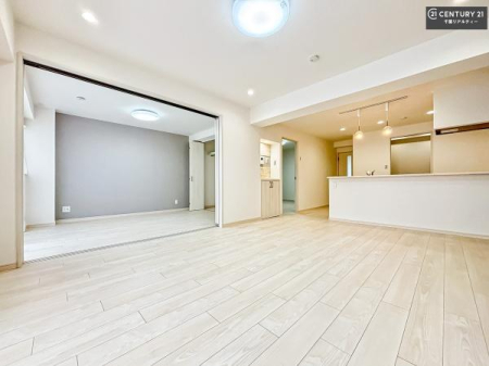 ���r���O ��؂ȉƑ����W�܂邩�炱��LDK�ɂ͂�����肽���B
�q�����������C�ɏ΂��Ȃ��瑖�����Ă���p�����������u�L���Ƃɂ��ėǂ������v�Ǝv���u�Ԃł��B