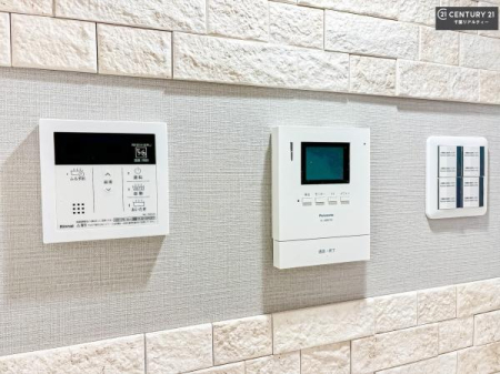 ���̑����� TV���j�^�[�t���C���^�[�z��������A�K��҂��f���Ŋm�F���Ă���Ή��ł��邽�߁A�h�Ɩʂ����S�ł��B���q�l�̂�����Ԏ��ɂ��S�����A���Ƒ��̈��S�E���S�ȕ�炵���T�|�[�g���܂��B