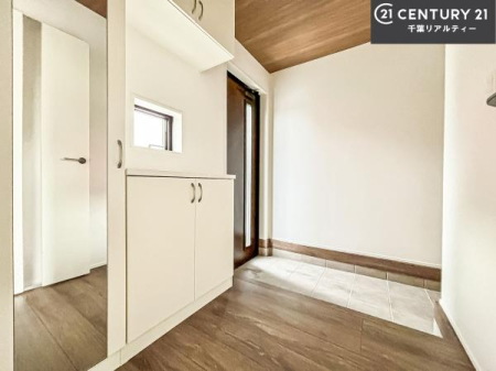 ���� �V���[�Y�{�b�N�X�t���Ȃ̂ŁA���ւ��Еt�����|�������₷���ł��I
�X�b�L���������ւŌ˂��J�����u�ԁA�������̂���S�n������Ԃ��o�}���Ă���܂��B