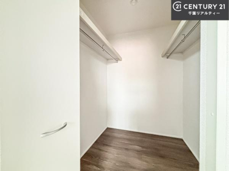 ���[ �E�H�[�N�C���N���[�[�b�g�t���ł��B��������̂��m���Ȃǂ����[���Ă��������ł��ˁI���ɂ���@�������ȂǋG�ߕ��̑傫�ȉƓd�����[�ł��܂��B