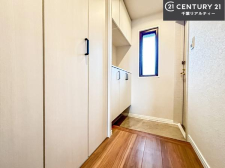 ���� �V���[�Y�{�b�N�X�t���Ȃ̂ŁA���ւ��Еt�����|�������₷���ł��I
�X�b�L���������ւŌ˂��J�����u�ԁA�������̂���S�n������Ԃ��o�}���Ă���܂��B
