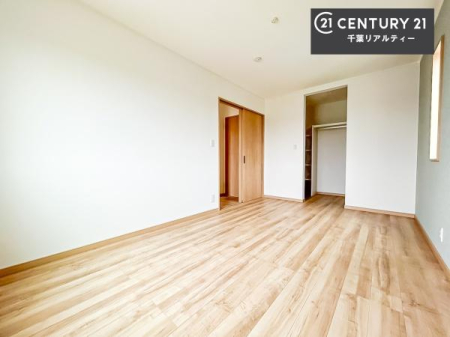 ���r���O�ȊO�̋��� ���[�X�y�[�X�����Ă��܂��I�������X�b�L�����ڂ��鎖���ł��܂��ˁB
�Ƌ��I�΂Ȃ��V���v���ȃf�U�C���ׁ̈A�Ƌ��I�΂����C�ɓ���̋�ԍ�肪�ł������ł��ˁB