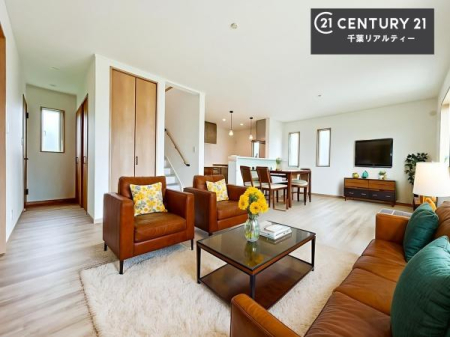 ���r���O �Ƌ��CG�p�[�X�ł��B�J�����̂���L�XLDK�I�\�t�@�[��_�C�j���O�e�[�u����u���Ă������ɂȂ�Ȃ��̂ŉ��K�ɉ߂����܂��I
�R�~���j�P�[�V���������₷�����邢���r���O�ł��I