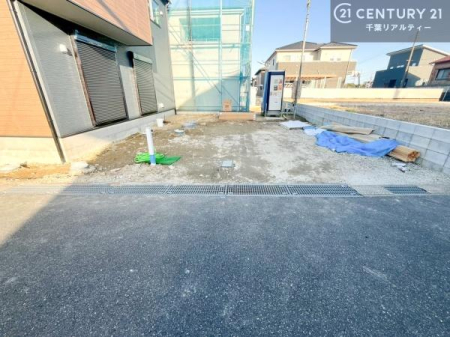 ���ԏ� ���ԃX�y�[�X��2�䕪����܂��I�Z�J���h�J�[�͂������A�o�C�N�⎩�]�ԂȂǂ��u���ꏊ�ɍ���܂���B