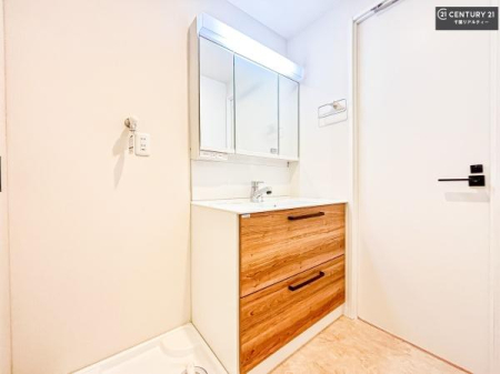 ���ʑ�E���ʏ� �O�ʋ��d�l�̐��ʏ��́A�g�����Ȃ݂����₷������I���͎��[�ɂȂ��Ă��܂��B�h���C���[�₨���ϓ����Еt������̂Ő��ʑ������X�b�L���ƌ����邱�Ƃ��o���܂��I