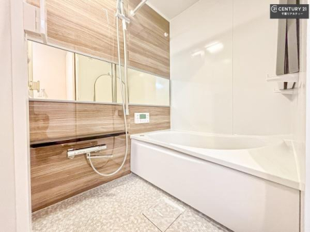 ���� �������������l�̕��͋C�̃o�X���[���́A�����o�Ă��ăo�X�^�C�����[���I
���d���撣���Ă��邲�J���ɂ��D�݂̍���̓����܂����āA�y����ł݂Ă͂������ł��傤���H