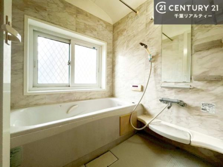 ���� �������������l�̕��͋C�̃o�X���[���́A�����o�Ă��ăo�X�^�C�����[���I
���d���撣���Ă��邲�J���ɂ��D�݂̓����̓����܂����āA�y����ł݂Ă͂������ł��傤���H