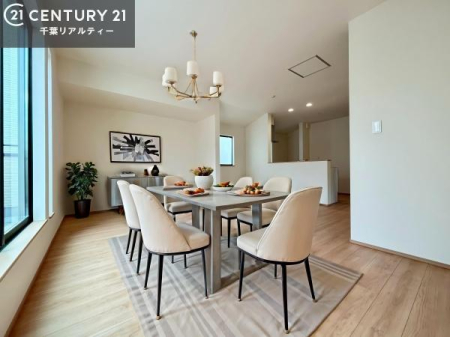 ���r���O �J�����̂���L�XLDK�I�\�t�@�[��_�C�j���O�e�[�u����u���Ă������ɂȂ�Ȃ��̂ŉ��K�ɉ߂����܂��I�R�~���j�P�[�V���������₷�����r���O�ł��B