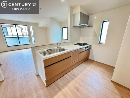 �L�b�`�� ��Ƃ肠�钲���X�y�[�X�ō�Ƃ����₷�����K�ȃL�b�`���ł��I
���q�l�ƈꏏ�ɂ��َq������y���߂�L�X�X�y�[�X�ł��B�y�����������ԂɂȂ肻���ł��ˁI