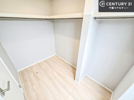 ���[ �E�H�[�N�C���N���[�[�b�g�t���ł��B��������̂��m���Ȃǂ����[���Ă��������ł��ˁI���ɂ���@�������ȂǋG�ߕ��̑傫�ȉƓd�����[�ł��܂��B