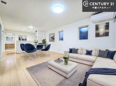 ���r���O �Ƌ��CG�p�[�X�ł��B�J�����̂���L�XLDK�I�\�t�@�[��_�C�j���O�e�[�u����u���Ă������ɂȂ�Ȃ��̂ŉ��K�ɉ߂����܂��I�R�~���j�P�[�V���������₷�����r���O�ł��I