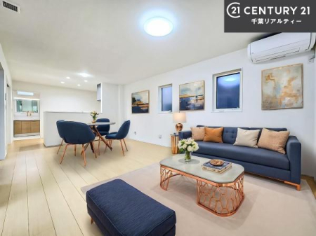 ���r���O �Ƌ��CG�p�[�X�ł��B��؂ȉƑ����W�܂邩�炱��LDK�ɂ͂�����肽���B
�q�����������C�ɏ΂��Ȃ��瑖�����Ă���p�����������u�L���Ƃɂ��ėǂ������v�Ǝv���u�Ԃł��B