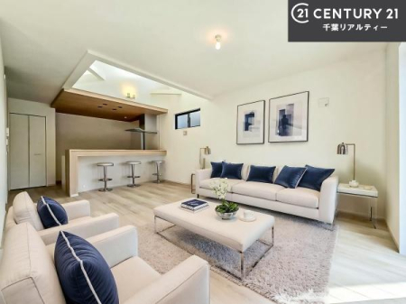 ���r���O �Ƌ��CG�p�[�X�ł��B��؂ȉƑ����W�܂邩�炱��LDK�ɂ͂�����肽���B
�q�����������C�ɏ΂��Ȃ��瑖�����Ă���p�����������u�L���Ƃɂ��ėǂ������v�Ǝv���u�Ԃł��B