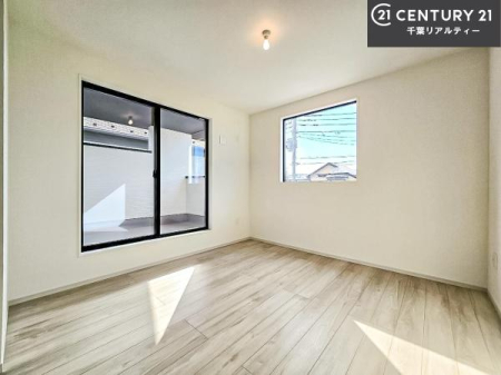 �m�� �o���R�j�[�ɖʂ��Ă���m���ł��B���邭�����肪����A���C����������ł��܂��I���N���āA�O�ɏo�Ĕw�L�т����[�ċz�����ǂ������}������邱�Ƃ��ł��܂��B