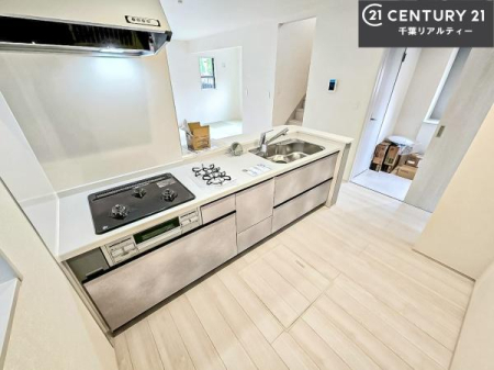 �L�b�`�� ��Ƃ肠�钲���X�y�[�X�ō�Ƃ����₷�����K�ȃL�b�`���ł��I
���q�l�ƈꏏ�ɂ��َq������y���߂�L�X�X�y�[�X�ł��B�y�����������ԂɂȂ肻���ł��ˁI