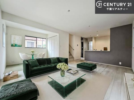 ���r���O �Ƌ��CG�p�[�X�ł��B�J�����̂���L�XLDK�I�\�t�@�[��_�C�j���O�e�[�u����u���Ă������ɂȂ�Ȃ��̂ŉ��K�ɉ߂����܂��I�R�~���j�P�[�V���������₷�����r���O�ł��I