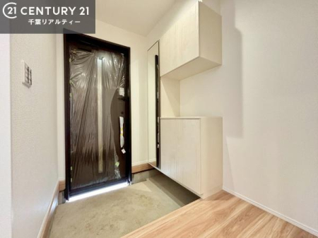 ���� ���ւ̃V���[�Y�{�b�N�X�́A���[�͗ǍD�ŌC���������萮���ł��邾���łȂ��A�㕔������I�Ƃ��Ċ��p�\�B���C�ɓ���̏�����O���[����u���΁A���q���}���邨�����ȋ�ԂɎd�オ��܂��I