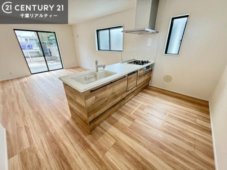 �L�b�`�� ��Ƃ肠�钲���X�y�[�X�ō�Ƃ����₷�����K�ȃL�b�`���ł��I
���q�l�ƈꏏ�ɂ��َq������y���߂�L�X�X�y�[�X�ł��B�y�����������ԂɂȂ肻���ł��ˁI