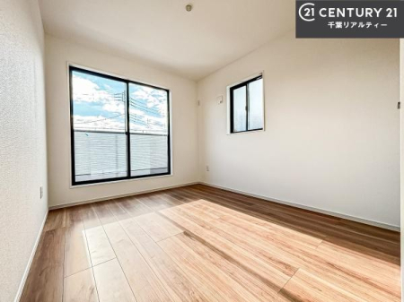 �m�� 2�ʍ̌����m�ۂ������邢�����́A���ʂ����ǂ��A���邭��ϋ��S�n�̗ǂ���ԂƂȂ��Ă���܂��B�����b�N�X���ĉ߂�����S�n�̗ǂ��������ł��I���̖ڊo�߂��X�b�L�����܂��ˁI