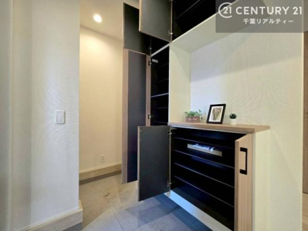 ���� �V���[�Y�{�b�N�X�t���Ȃ̂ŁA���ւ��Еt�����|�������₷���ł��I
�X�b�L���������ւŌ˂��J�����u�ԁA�������̂���S�n������Ԃ��o�}���Ă���܂��B
