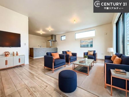 ���r���O �Ƌ��CG�p�[�X�ł��B�傫�ȑ����炽���Ղ�̗z���������閾�邢���r���O�B�J�����̂��郊�r���O�ŉƑ��c���̂��났�̎��Ԃ��߂����܂��B