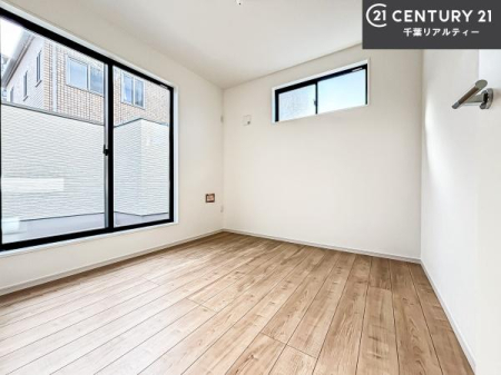 �m�� �o���R�j�[�ɖʂ��Ă���m���ł��B���邭�����肪����A���C����������ł��܂��I���N���āA�O�ɏo�Ĕw�L�т����[�ċz�����ǂ������}������邱�Ƃ��ł��܂��B