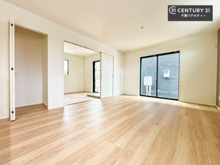 ���r���O �傫�ȑ����炽���Ղ�̗z���������閾�邢���r���O�B�J�����̂��郊�r���O�ŉƑ��c���̂��났�̎��Ԃ��߂����܂��I�����w�\�ł��I���񌻒n�ŗz������Ȃǂ��̊����������܂��I