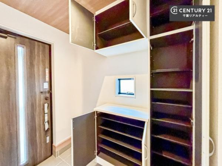 ���� �V���[�Y�{�b�N�X�t���Ȃ̂ŁA���ւ��Еt�����|�������₷���ł��I
�X�b�L���������ւŌ˂��J�����u�ԁA�������̂���S�n������Ԃ��o�}���Ă���܂��B