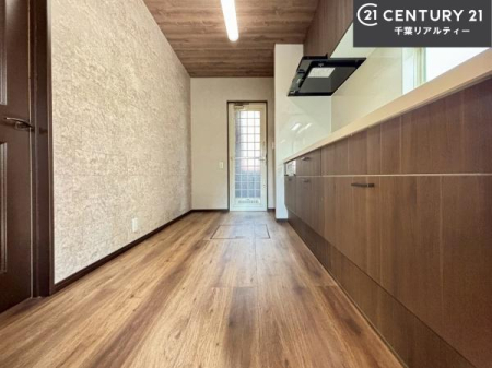 �L�b�`�� ��Ƃ肠�钲���X�y�[�X�ō�Ƃ����₷�����K�ȃL�b�`���ł��I
���q�l�ƈꏏ�ɂ��َq������y���߂�L�X�X�y�[�X�ł��B�y�����������ԂɂȂ肻���ł��ˁI