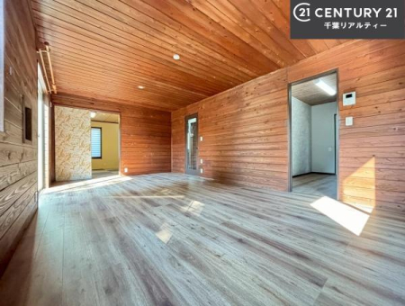 ���r���O �S�n�ǂ����r���O�͉Ƒ������R�ƏW�܂�܂��B�Ƒ��c�R�̎��Ԃ����������ł��B���Ƒ��ƁA����w�[���������Ԃ��߂��������ł��ˁB�㕔�����Ŗ��邭�J���I�ȋ�Ԃł��B