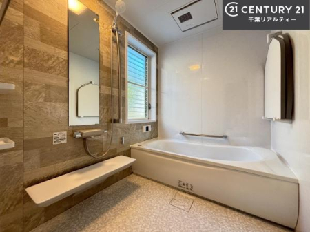 ���� �L�X�o�X�ň���̔������t���b�V���B�����L�΂���̂ŁA�����ɂ��������ƐZ����܂��ˁI�����̃o�X�^�C�����y���݂ɂȂ�܂��B