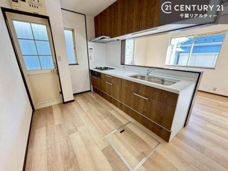 �L�b�`�� ��Ƃ肠�钲���X�y�[�X�ō�Ƃ����₷�����K�ȃL�b�`���ł��I
���q�l�ƈꏏ�ɂ��َq������y���߂�L�X�X�y�[�X�ł��B�y�����������ԂɂȂ肻���ł��ˁI