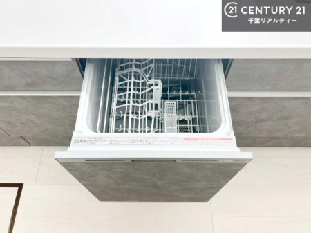 �L�b�`�� �H��@�t���̃L�b�`���ł��I�Z���������r��h�~�Ƃ��đ�ϊ��􂷂�֗��Ȏd�l�ł��I�r���g�C���Ȃ̂ŃL�b�`���̏ꏊ����炸�����X�y�[�X���L���g�����Ƃ��o���܂��I