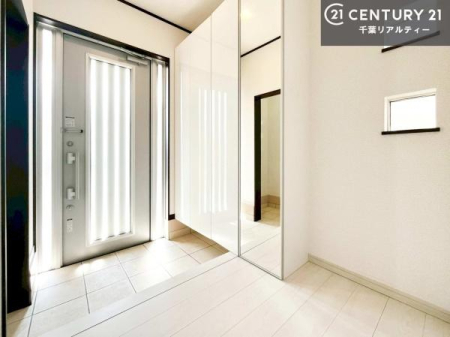 ���� �V���[�Y�{�b�N�X�t���B���ւ��Еt�����|�������₷���ł��I
�X�b�L���������ւŌ˂��J�����u�ԁA�������̂���S�n������Ԃ��o�}���Ă���܂��B