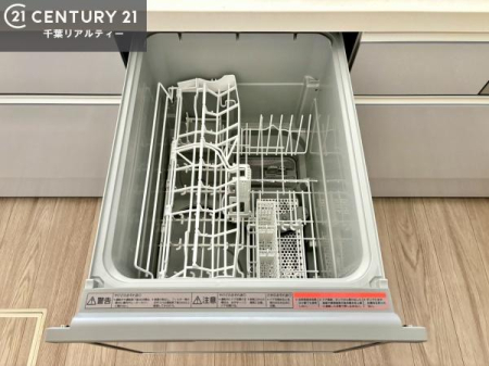 �L�b�`�� �H��@�t���̃L�b�`���ł��I�Z���������r��h�~�Ƃ��đ�ϊ��􂷂�֗��Ȏd�l�ł��I�r���g�C���Ȃ̂ŃL�b�`���̏ꏊ����炸�����X�y�[�X���L���g�����Ƃ��o���܂��I