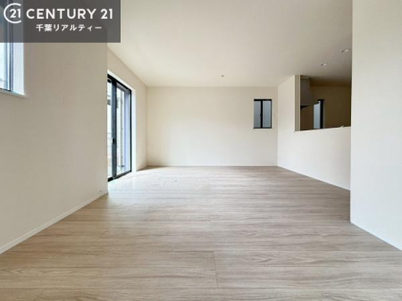 ���r���O �D�����z���܂肪���r���O����ł���ċ��S�n�̗ǂ���Ԃ����o���Ă���܂��I
���났�̎��Ԃ��߂����܂��I