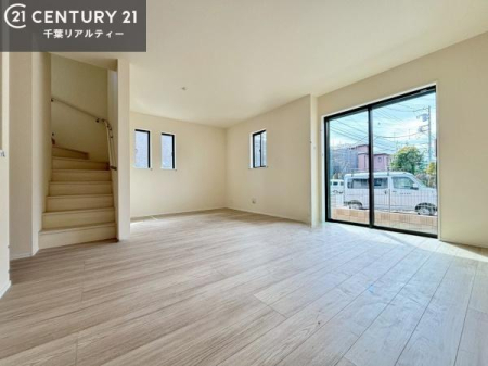 ���r���O �傫�ȑ����炽���Ղ�̗z���������閾�邢���r���O�B�J�����̂��郊�r���O�ŉƑ��c���̂��났�̎��Ԃ��߂����܂��I�����w�\�ł��I���񌻒n�ŗz������Ȃǂ��̊����������܂��I