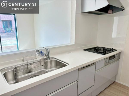 �L�b�`�� ��l�C�̑Ζʎ��V�X�e���L�b�`�����̗p���Ă��܂��I���Ƒ��̃R�~���j�P�[�V���������R�Ƒ�����݌v�ł��B
���q�l�ɂ��ڂ��͂��̂Ŋ������ł��ˁI�L�X�g���ĉ��K�ō�Ƃ��i�݂܂��B