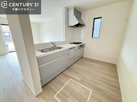 �L�b�`�� ��Ƃ肠�钲���X�y�[�X�ō�Ƃ����₷�����K�ȃL�b�`���ł��I
���q�l�ƈꏏ�ɂ��َq������y���߂�L�X�X�y�[�X�ł��B�y�����������ԂɂȂ肻���ł��ˁI