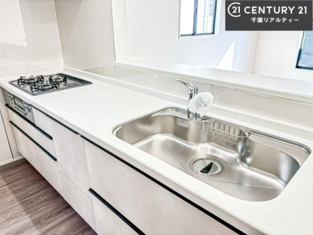 �L�b�`�� ���C�h�ȃV���N�ł��ˁI�������˂ɂ������������₷���Ǝ����y�X�d�l�̃V�X�e���L�b�`���ł��I
�f�U�C�����Ƌ@�\�������˂��L�b�`���Ő�����������܂��ˁI